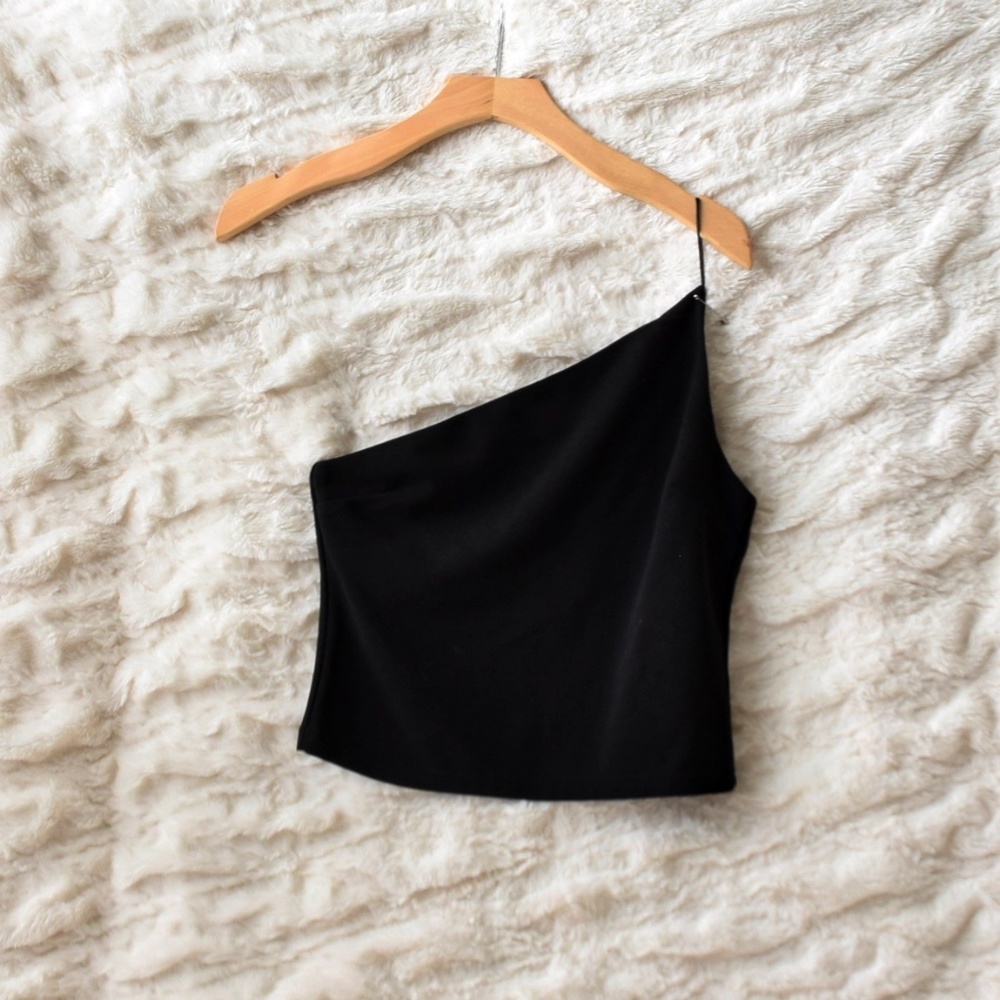 Black One-Shoulder Tank